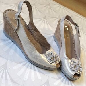 Ogetti by Carl scarpa silver gold wedge Floral Applique